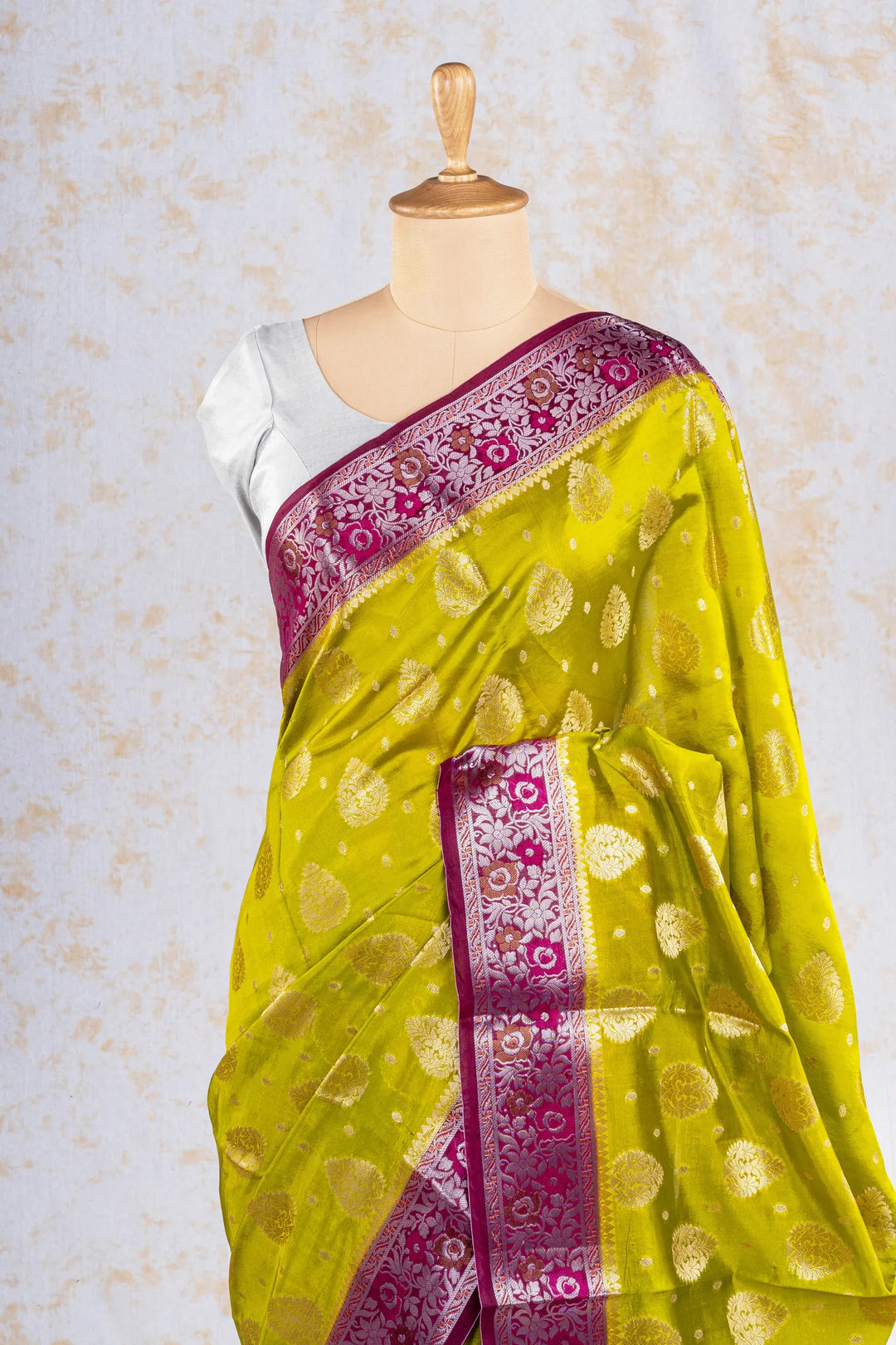 Mehendi Green Chiniya Silk Banarasi Saree_2