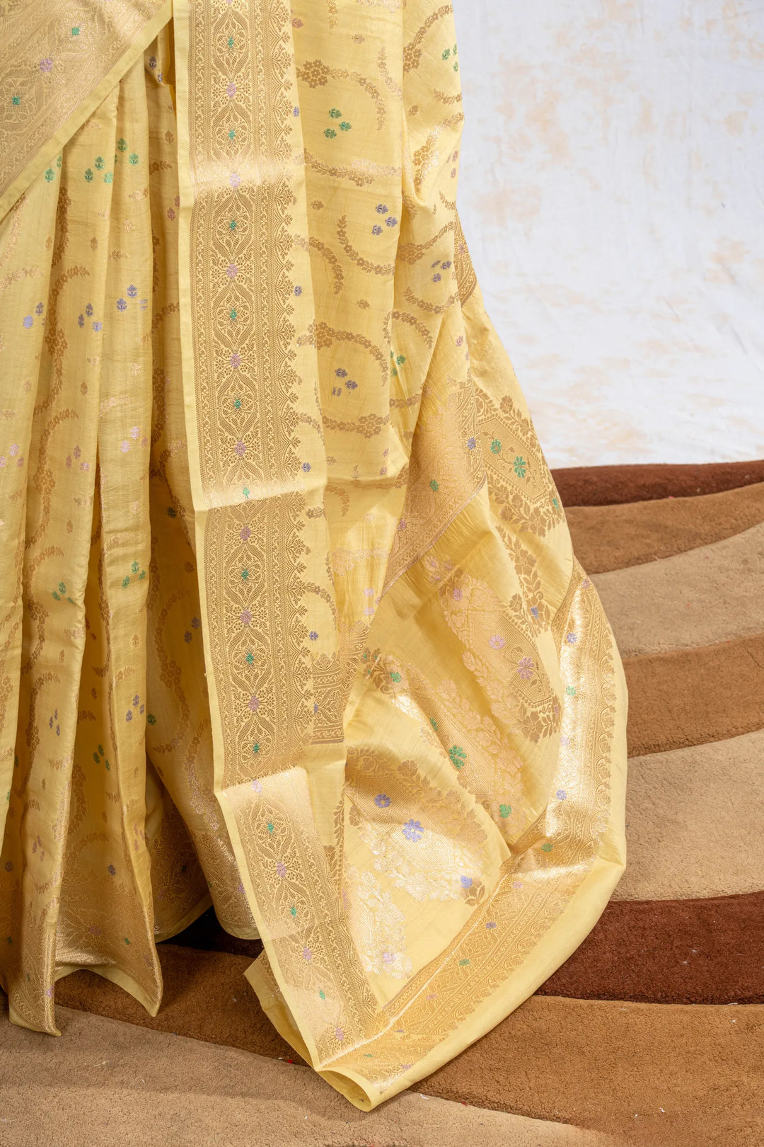 Lemon Green Chiniya Silk Banarasi Saree_3